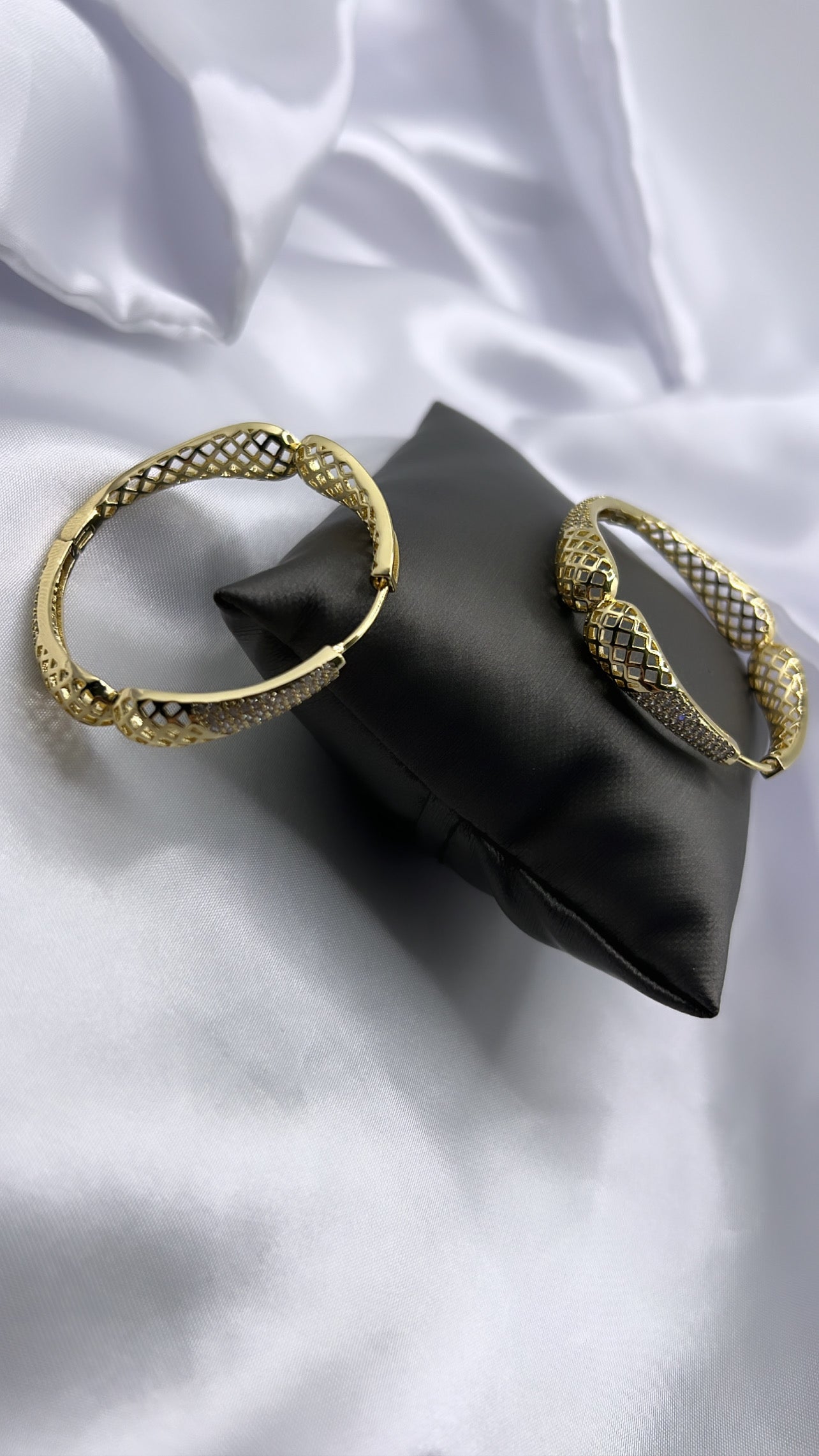 HOOP BEE EARING