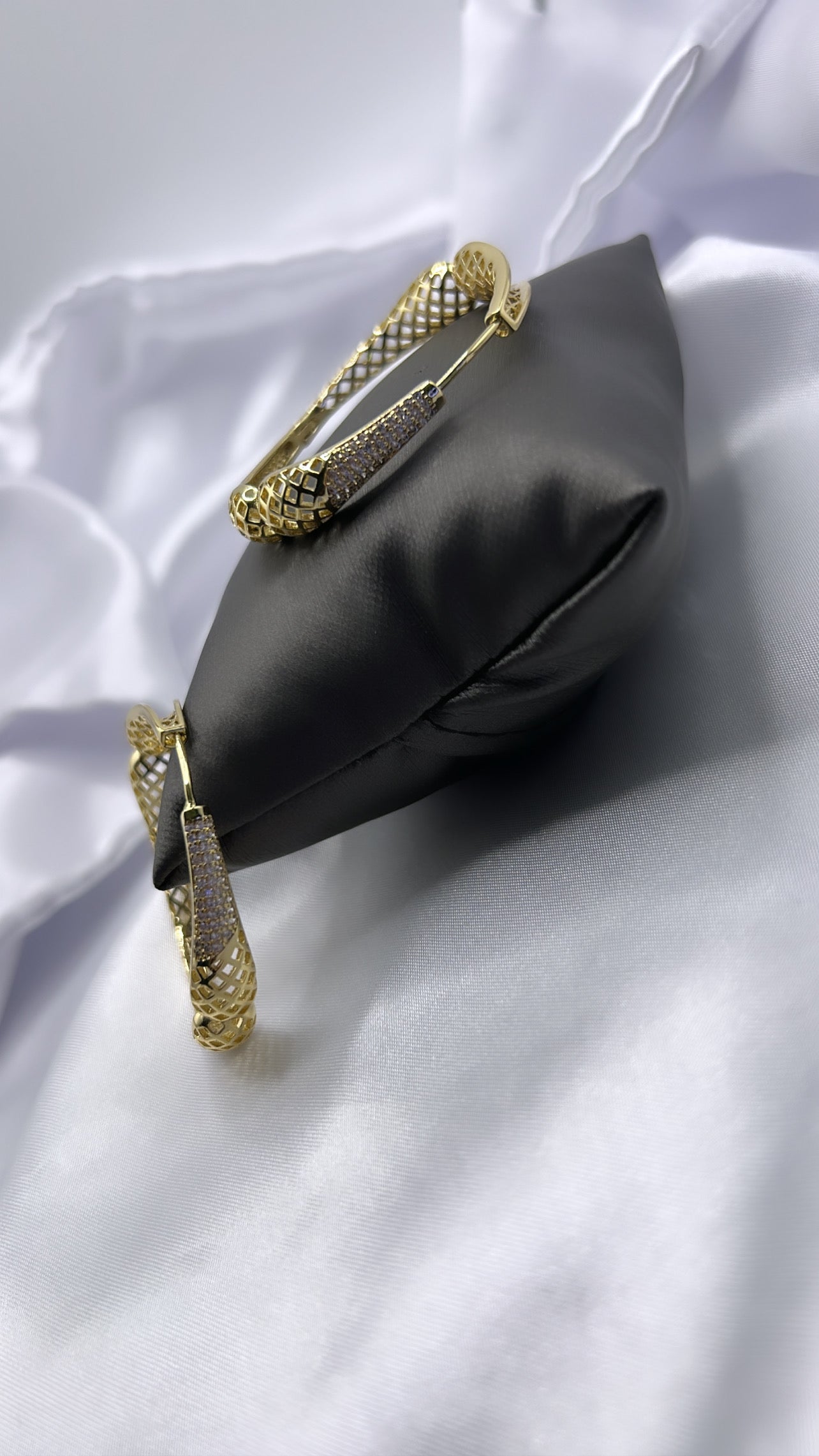 HOOP BEE EARING