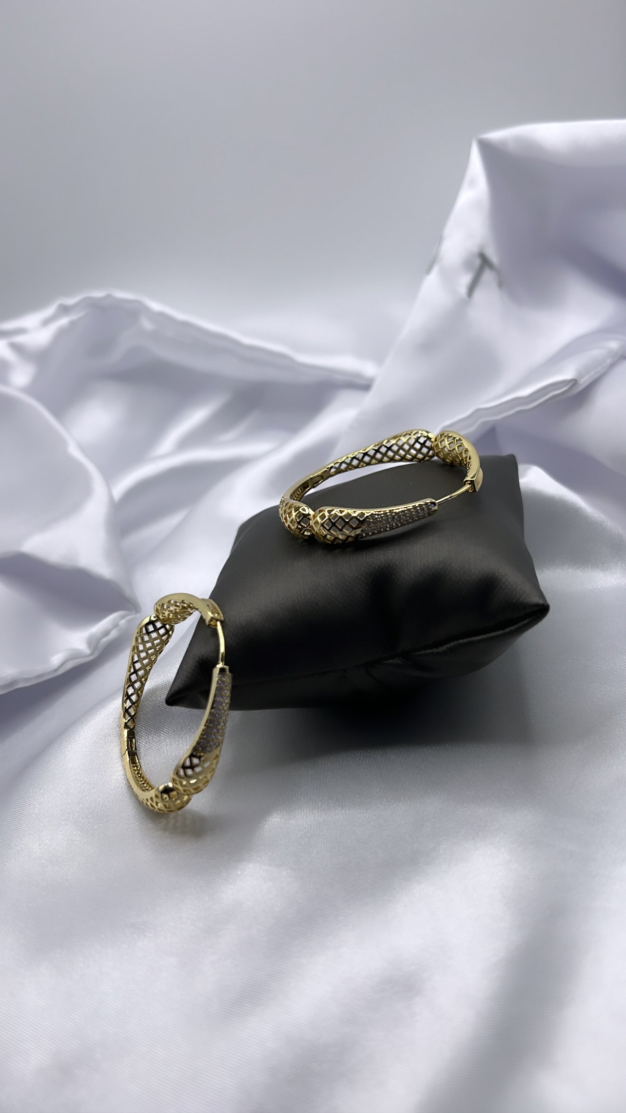 HOOP BEE EARING